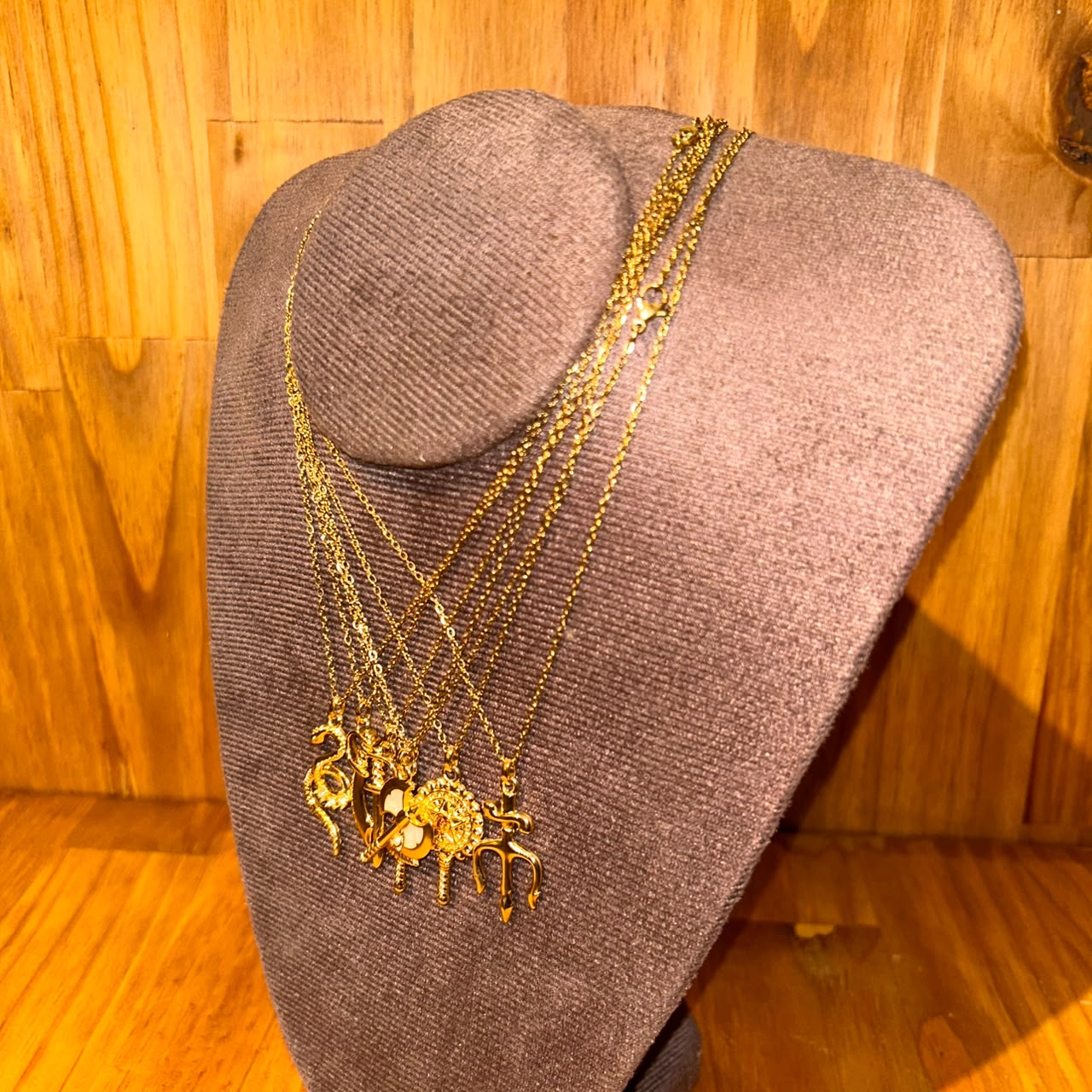 COLAR OMI INSTRUMENTO ORIXÁ SIMPLES - 40CM DOURADO