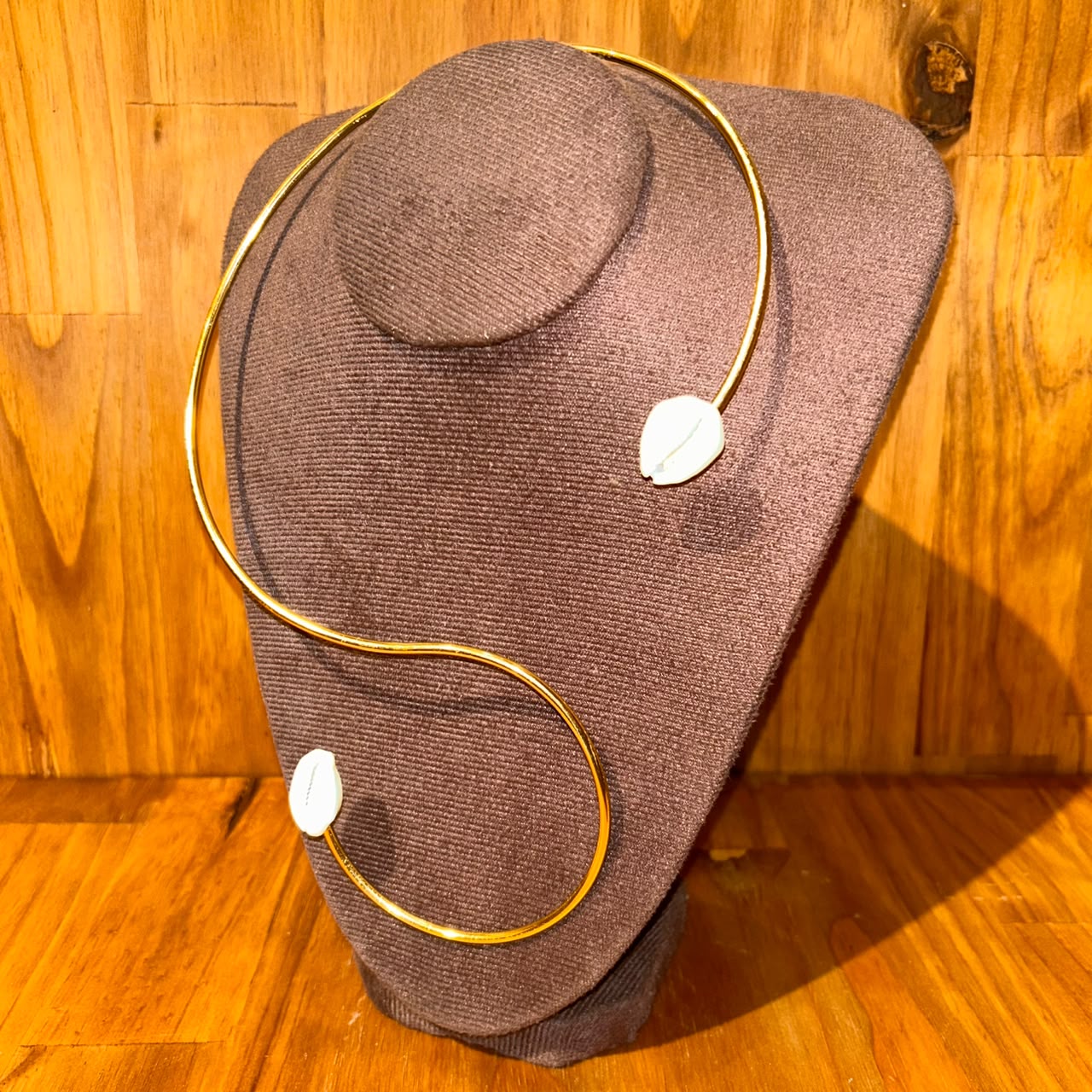 COLAR OMI BUZIOS DOURADO